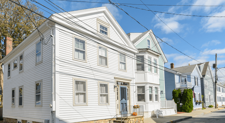 Why Some Suffolk County Homes Sell Quickly (and Others Don’t Sell at All)